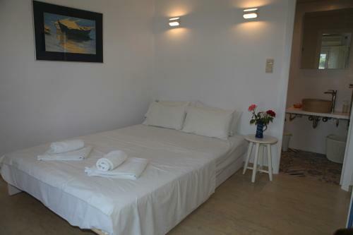 Hostal Lykomides