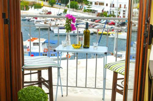 Hostal Lykomides