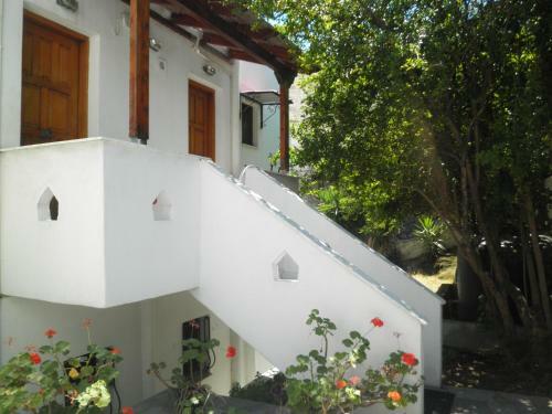 Mavrikou Helen Apartments