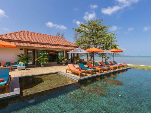 Angthong Villa
