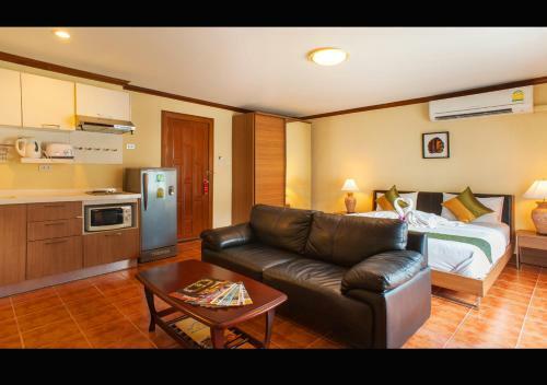 Patong Karlssons Hotel
