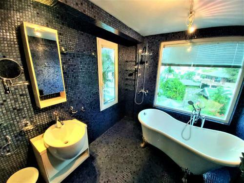 Sea Cave Villa