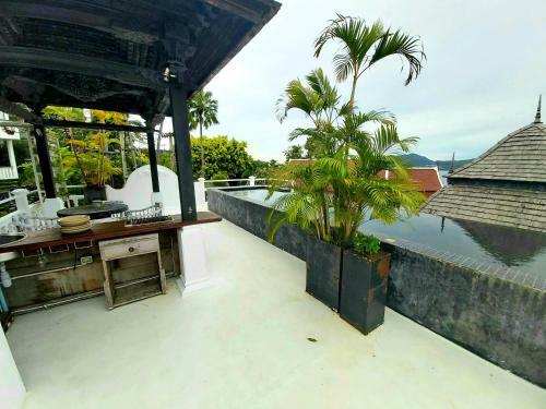 Sea Cave Villa
