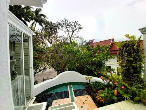 Sea Cave Villa