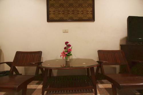Baan Veerakit Hotel