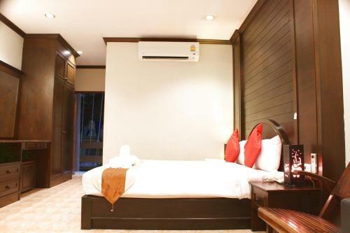 Baan Veerakit Hotel