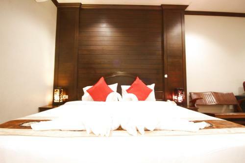 Baan Veerakit Hotel