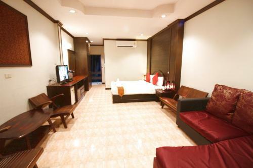Baan Veerakit Hotel