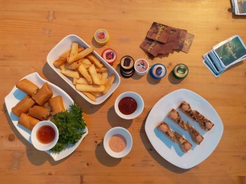 Kinnon Deluxe Hostel Coworking Cafe