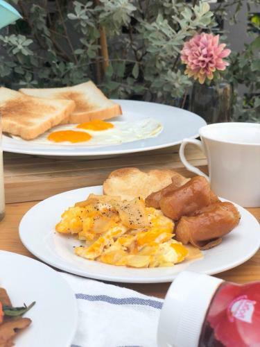 Kinnon Deluxe Hostel Coworking Cafe