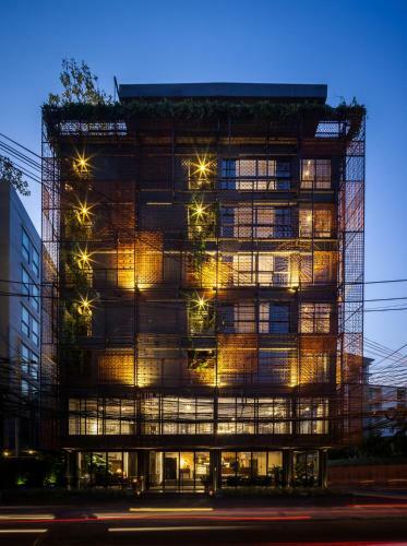 Ir-on Hotel