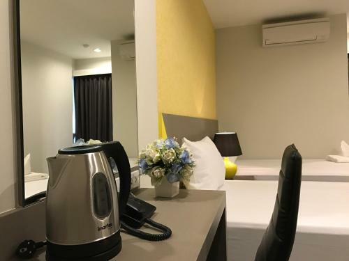 Zircon Hotel