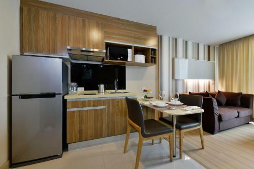 Aparthotel Ten Ekamai Suites By Aspira