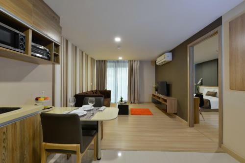 Aparthotel Ten Ekamai Suites By Aspira