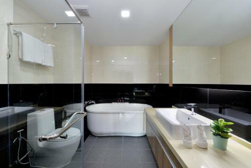 Aparthotel Ten Ekamai Suites By Aspira