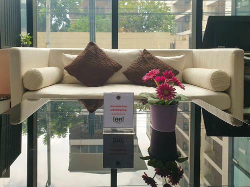 Aparthotel Ten Ekamai Suites By Aspira
