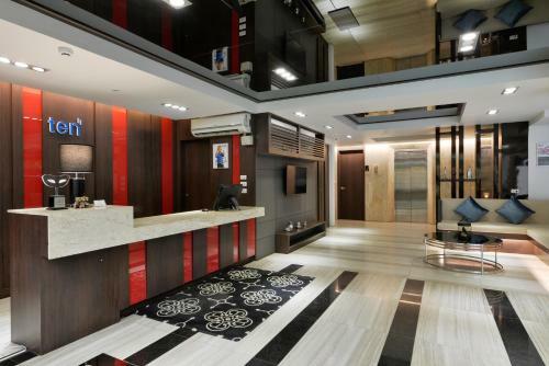 Aparthotel Ten Ekamai Suites By Aspira