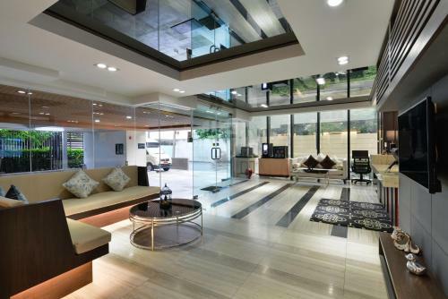 Aparthotel Ten Ekamai Suites By Aspira