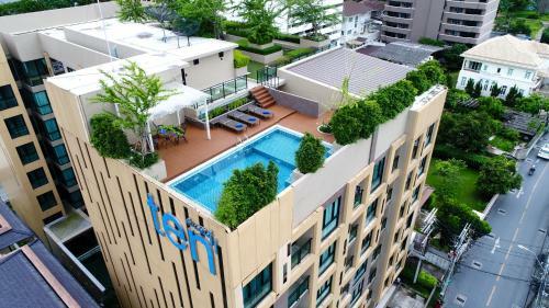Aparthotel Ten Ekamai Suites By Aspira