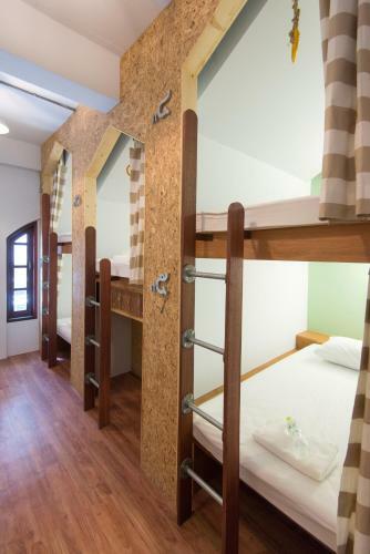 Barn & Bed Hostel