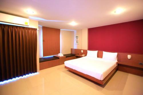The Plubpla Serviced Apartment