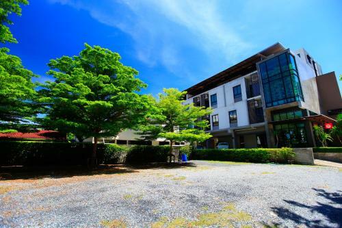 The Plubpla Serviced Apartment