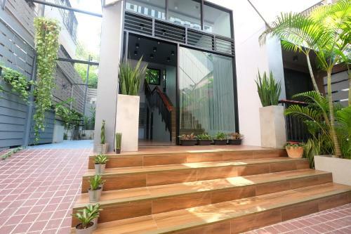 Hotel Red Door