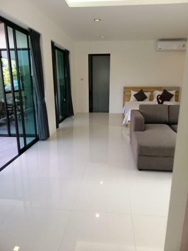 The Hill Side Kamala Service Apartment