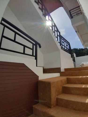 The Hill Side Kamala Service Apartment