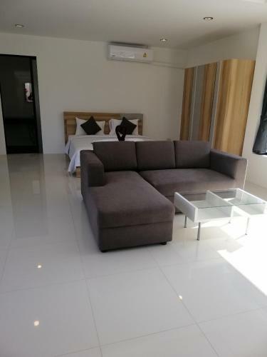 The Hill Side Kamala Service Apartment