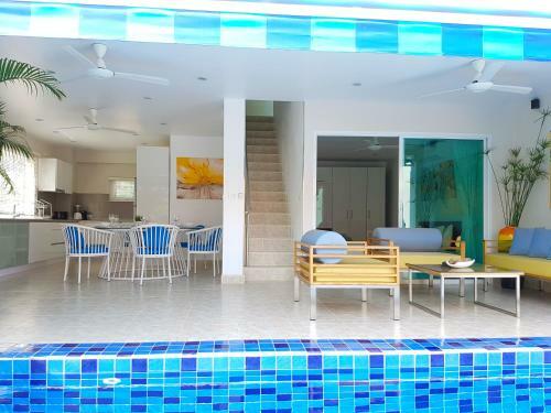 Apartamento Cosy 3 Bedroom Duplex W/ Private Pool Near Beach!