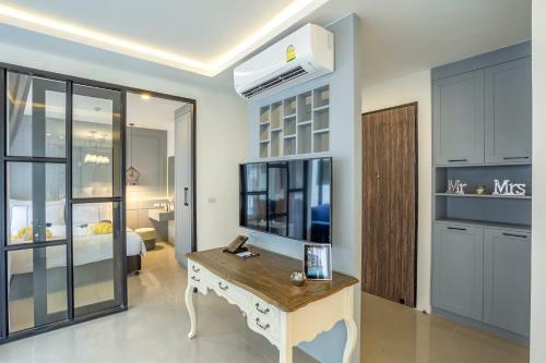 Hotel Surin Beach Residence