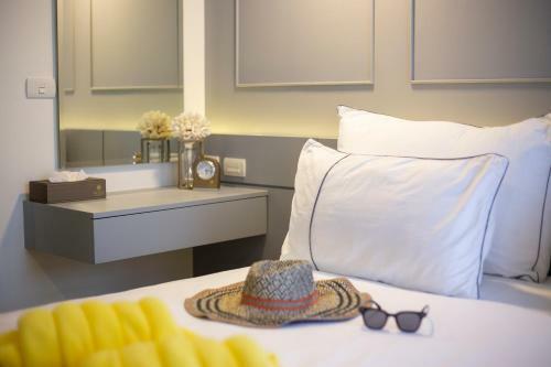 Hotel Surin Beach Residence