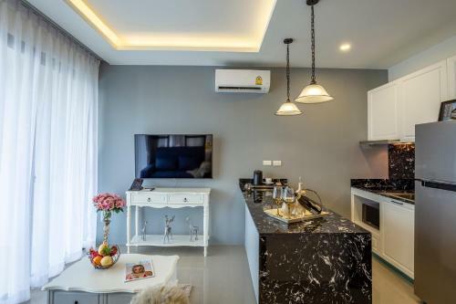 Hotel Surin Beach Residence