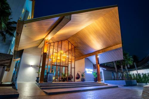 Hotel Surin Beach Residence