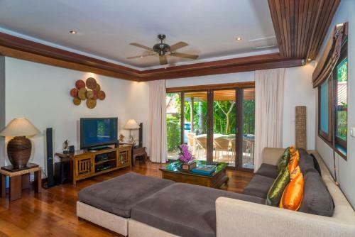 Beachfront Resort Villa Baan Banburee 4br