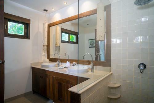 Beachfront Resort Villa Baan Lotus 4br