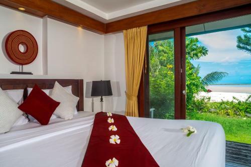 Beachfront Villa Baan Chaai Haat 4br