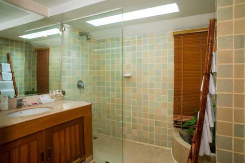 Beachfront Villa Baan Chaai Haat 4br