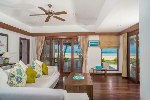 Beachfront Villa Baan Chaai Haat 4br