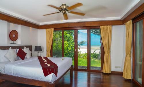 Beachfront Villa Baan Chaai Haat 4br