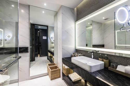Hotel Wyndham Grand Nai Harn Beach Phuket