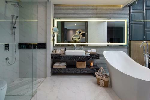 Hotel Wyndham Grand Nai Harn Beach Phuket