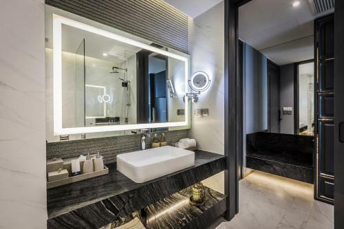 Hotel Wyndham Grand Nai Harn Beach Phuket