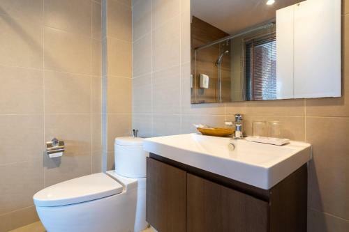 Hotel The Thames Pool Access Resort & Villa