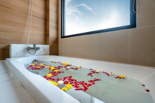 Hotel The Thames Pool Access Resort & Villa