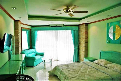 View Talay 1b Pattaya Popular Complex Large Pool Modern Studio Apartment
