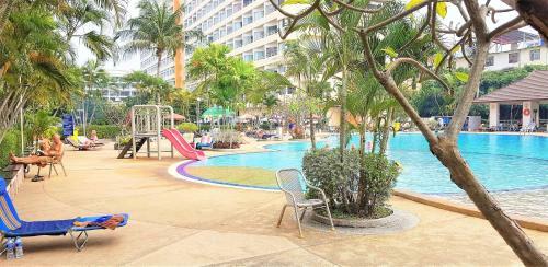 View Talay 1b Pattaya Popular Complex Large Pool Modern Studio Apartment