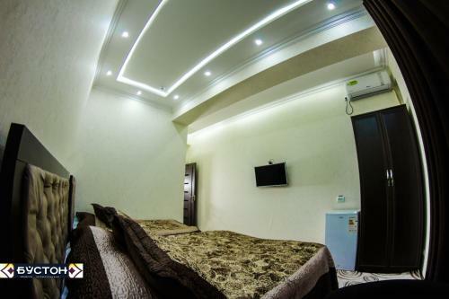 Hotel Buston
