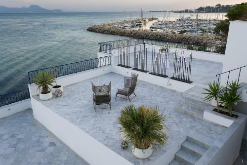 Hostal Maison Dedine